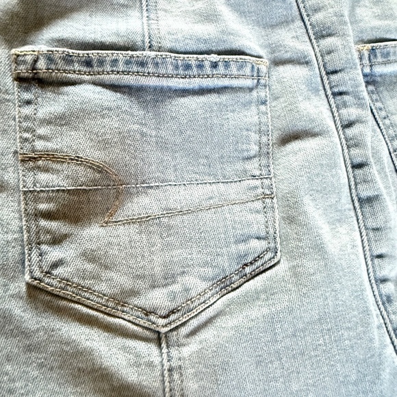 American Eagle | Size 00 | Light Wash Button-Front Denim Skirt - Picture 9 of 10